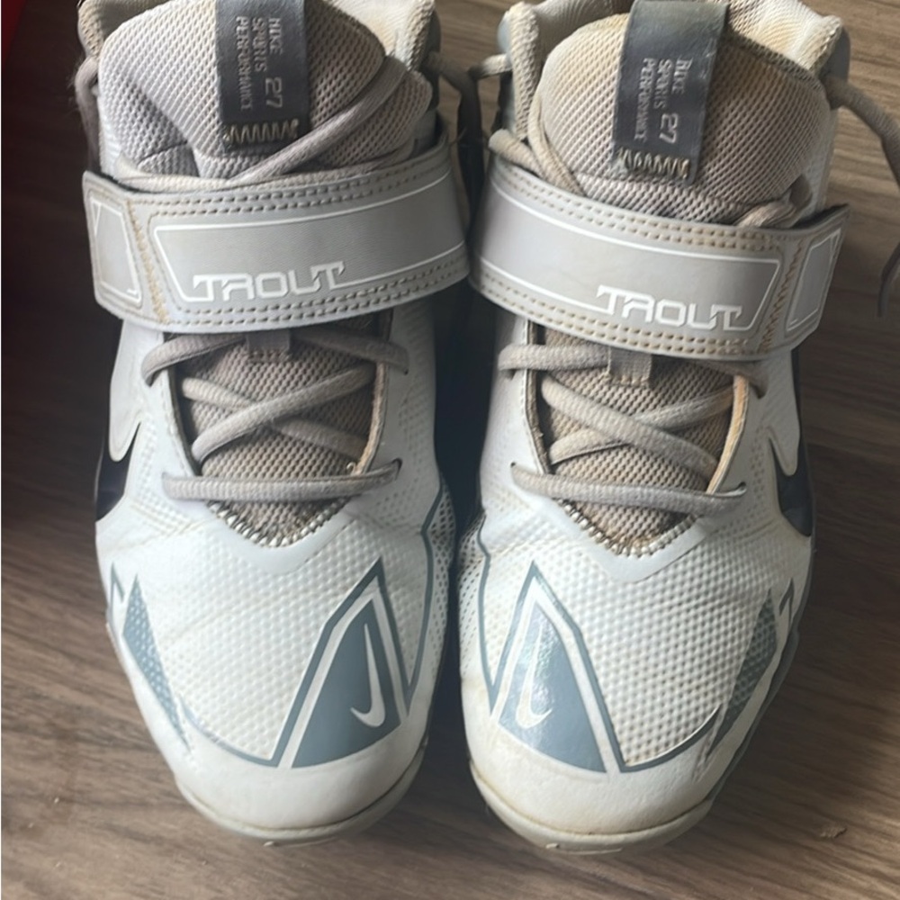Nike Kids baseball cleats- Gray and White